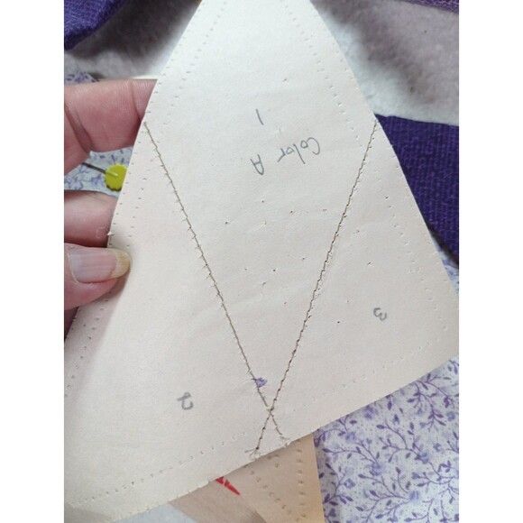 Easy Quilt Kit Carpenter’s Wheel by Debby Kratovil 32.5" Fabric Included - Picture 12 of 16